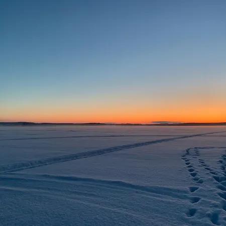 Aurora Lakefront Otsola, 55 Km From Chalet *